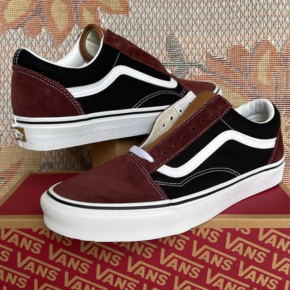 Vans Men’s Old Skool
Color Block Black/Brown
VN0007NTYS8
Sneakers - Picture 13 of 16